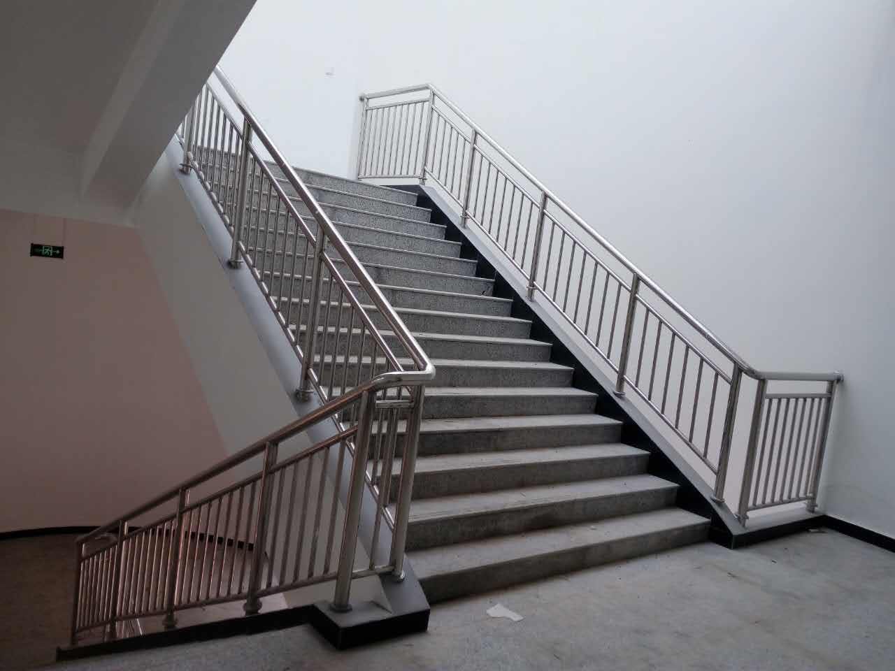 不锈钢楼梯 7